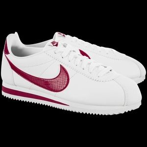 Nike Classic Cortez Leather Women’s Shoes!